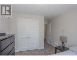 921 SARNIA ROAD - 33