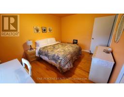 164 REDFORD CRESCENT - 4