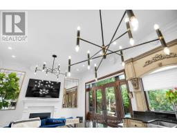 512 COLBORNE STREET - 18