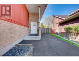 15 TUMBLEWEED CRESCENT - 3