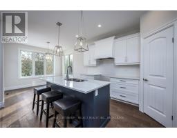 7 SPRUCE CRESCENT - 14