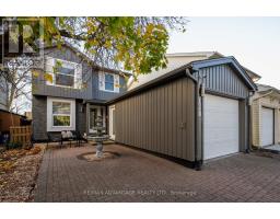 120 FOUR OAKS CRESCENT - 2