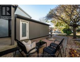 120 FOUR OAKS CRESCENT - 35