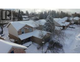 72 MEADOWOAK CRESCENT - 3