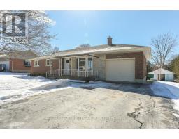 48 LYNN CRESCENT - 2