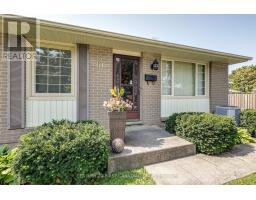 60 JENA CRESCENT - 2