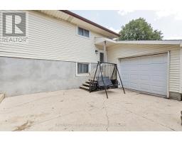 51 BARRETT CRESCENT - 24