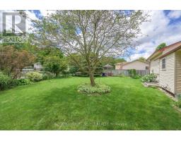 19 BANTING CRESCENT - 2