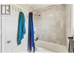 21 OLIVER CRESCENT - 35