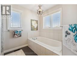 21 OLIVER CRESCENT - 40