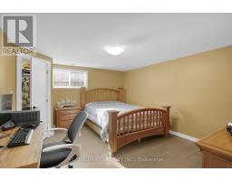 71 CLARA CRESCENT - 27