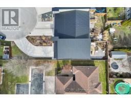 71 CLARA CRESCENT - 38