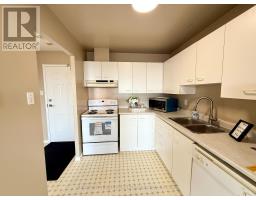 506 - 30 CHAPMAN COURT - 18