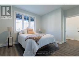 7 - 175 GLENGARIFF DRIVE - 33