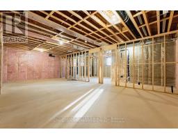 7 - 175 GLENGARIFF DRIVE - 34
