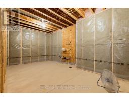 7 - 175 GLENGARIFF DRIVE - 35