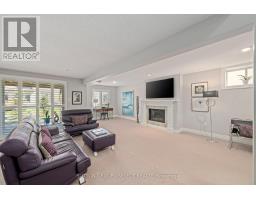 20 - 2081 WALLINGFORD AVENUE - 25