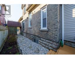 10 ELMWOOD AVENUE E - 34