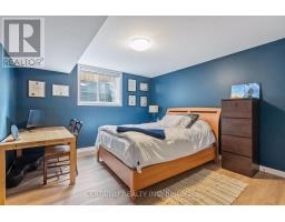16 ANDERSON CRESCENT - 31