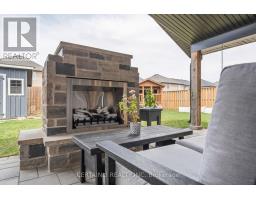 16 ANDERSON CRESCENT - 36