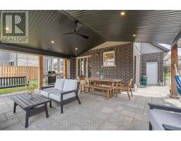 16 ANDERSON CRESCENT - 37
