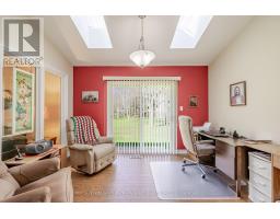 31 HAWKINS CRESCENT - 17