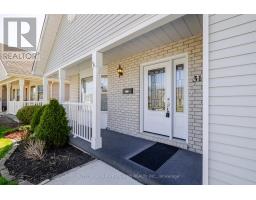 31 HAWKINS CRESCENT - 4