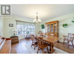 31 HAWKINS CRESCENT - 9