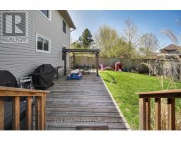 949 FARNHAM PLACE - 32