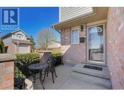 24 - 10 CHALKSTONE DRIVE - 6