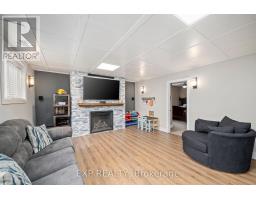 97 KITTRIDGE AVENUE E - 23
