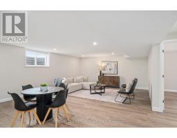 5 - 32 POSTMA CRESCENT - 22