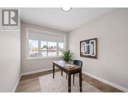 5 - 32 POSTMA CRESCENT - 4