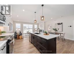 5 - 32 POSTMA CRESCENT - 9
