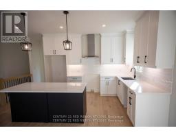 6 - 430 HEAD STREET N - 19