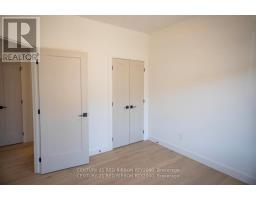 6 - 430 HEAD STREET N - 25