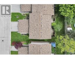 29 - 720 DEVERON CRESCENT - 32