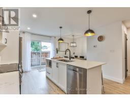 52 - 51 SHOLTO DRIVE - 17