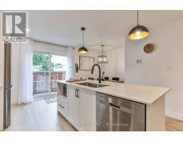 52 - 51 SHOLTO DRIVE - 18