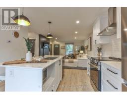 52 - 51 SHOLTO DRIVE - 20