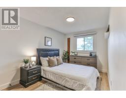 52 - 51 SHOLTO DRIVE - 33