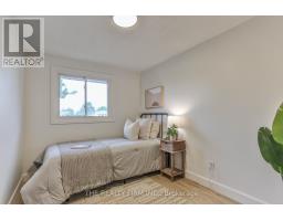 52 - 51 SHOLTO DRIVE - 35
