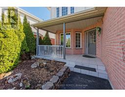 48 MEADOWOAK CRESCENT - 2
