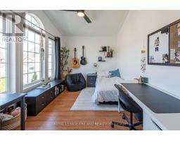 48 MEADOWOAK CRESCENT - 25
