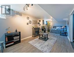 48 MEADOWOAK CRESCENT - 32