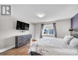 201 POWELL ROAD - 31