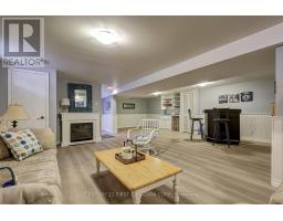 116 DOWNING CRESCENT - 31
