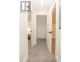 964 DUFFERIN AVENUE - 32