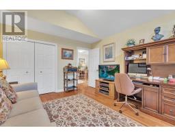 941 BARCLAY ROAD - 32