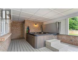573 CHURCHILL CRESCENT - 27